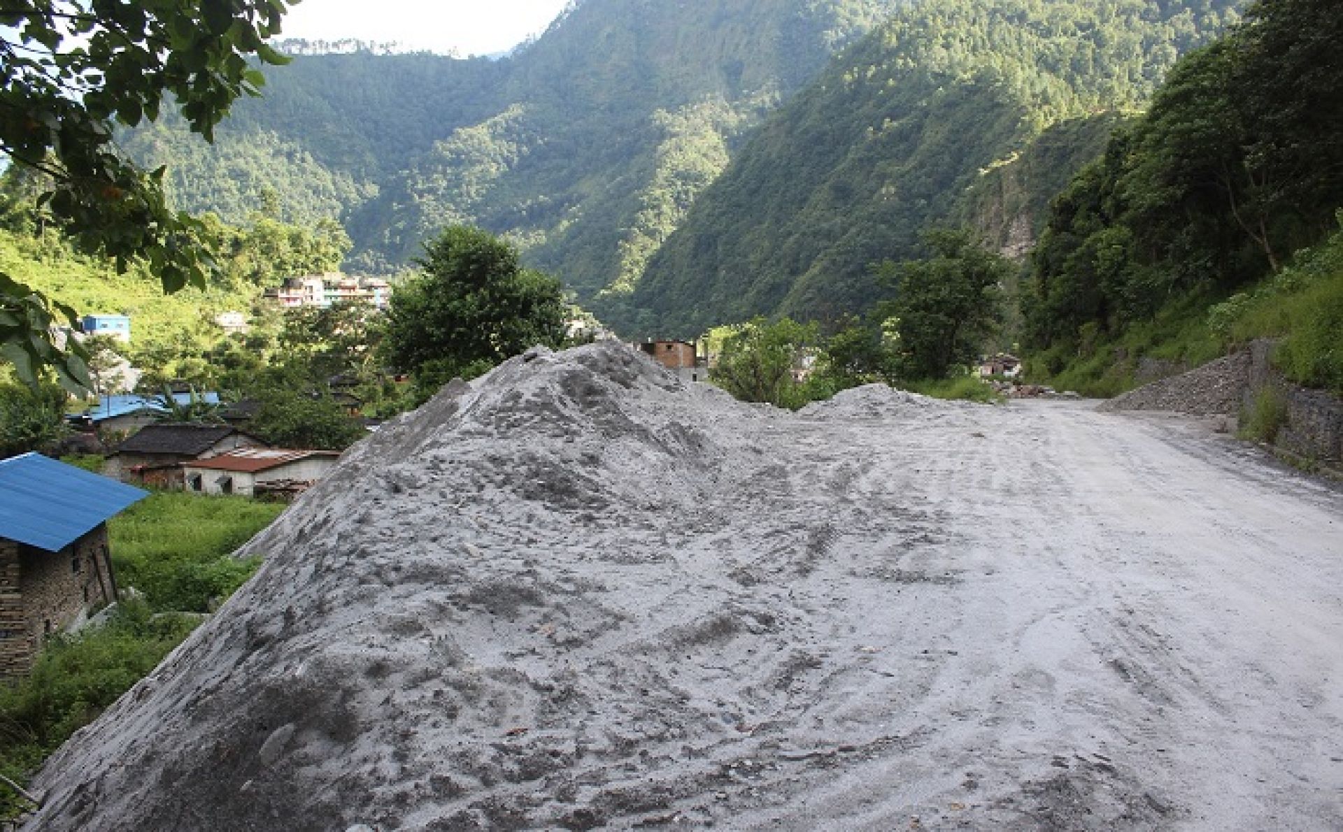 ठेक्का सम्झौताबिनै बालुवा उत्खनन हुँदा राजस्व गुम्यो